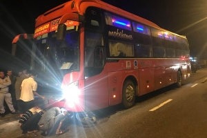 Huế: Va chạm với xe khách, 2 người đi xe máy tử vong