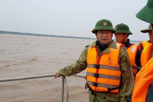 Phó Thủ tướng Trịnh Đình Dũng kiểm tra công tác ứng phó bão số 16