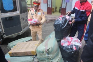 Bắc Giang: Bắt 2 xe ô tô khách chở hàng không rõ nguồn gốc xuất xứ