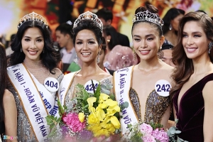 Tham dự Hoa hậu Hoàn vũ, gia cảnh H’hen Niê khiến khán giả xót xa