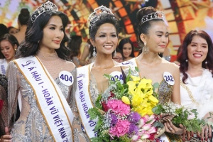 Bộ TT&TT yêu cầu làm rõ việc phóng viên xúc phạm Hoa hậu Hoàn vũ trên mạng xã hội