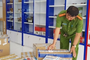 Cần Thơ: Tạm giữ 17 thùng hàng hoá không rõ nguồn gốc tại zShop