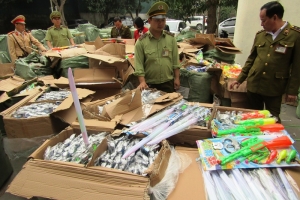 Nghệ An: Phát hiện 7.600 món đồ chơi bạo lực trẻ em trên xe tải