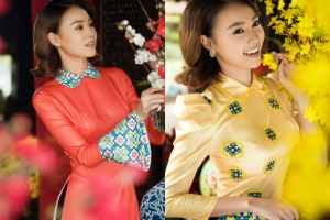 Ninh Dương Lan Ngọc khoe sắc với trang phục áo dài trong ngày Tết Nguyên Đán