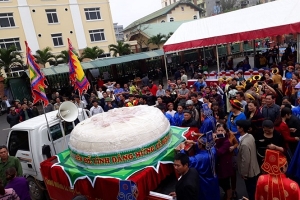Bộ VH-TT&DL: "Làm bánh giầy 3 tấn dâng vua Hùng là quá hình thức, lãng phí!"