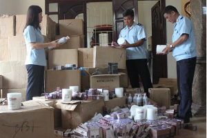 Phát động tháng cao điểm chống buôn lậu mỹ phẩm
