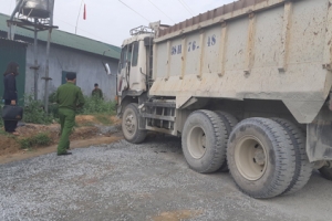 Hà Tĩnh: Xe tải hỏng phanh trôi tuột xuống dốc, tông thương vong 3 người