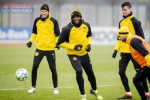 Usain Bolt xuống sân tập cùng Dortmund, thực hiện giấc mơ bóng đá