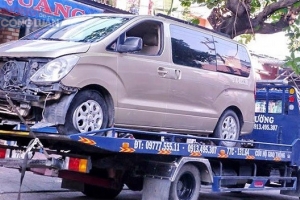 Bình Định: Ô tô “điên” đâm vào nhà dân rồi bỏ chạy