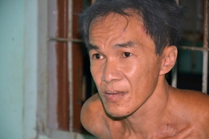 Nghi phạm chém chết nạn nhân, chém luôn công an khi bị bắt