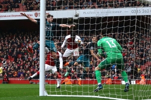 Welbeck lập cú đúp, Arsenal thắng nhọc nhằn Southampton