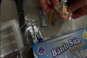 Bánh sữa Con bò vàng: Bị 'tố' mốc đen khi vẫn còn hạn sử dụng