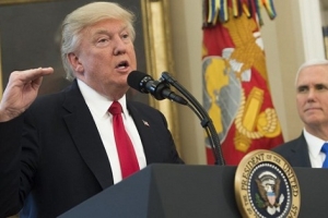 Mỹ lăm le tấn công Syria, ông Trump đang chơi trò nguy hiểm