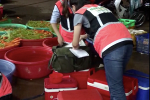Nóng: Bắt quả tang 4 cơ sở tẩy trắng 6,3 tấn cà rốt, củ cải