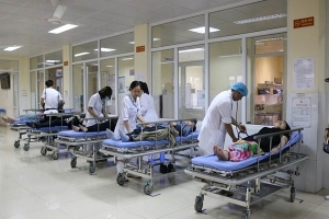 Quảng Ninh: Cấp cứu 12 du khách nước ngoài nghi ngộ độc thực phẩm