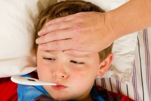 Trẻ bị sốt, cha mẹ đừng vì thiếu hiểu biết mà hại con