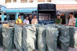 Bắt giữ vụ vận chuyển hơn 30.000 gói thuốc lá ngoại nhập lậu
