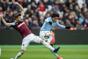 Thắng dễ West Ham, Man City áp sát kỷ lục của Chelsea