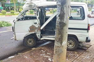 Đắk Lắk: Tông vào cột điện, tài xế ô tô tử vong tại chỗ