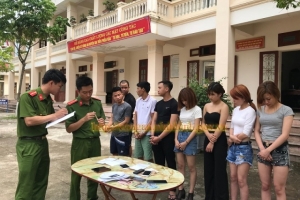 Ninh Bình: Bắt nhóm đối tượng với nhiều "nữ 9X" sử dụng thuốc lắc trong quán karaoke