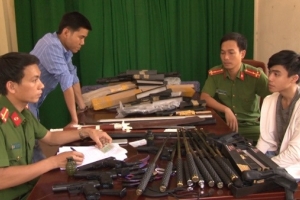 Phát hiện thanh niên mua bán, tàng trữ vũ khí trái phép