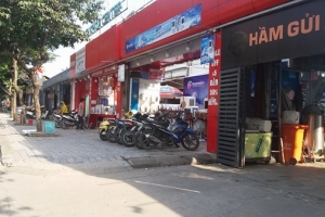 Trước ngày cưỡng chế, các công trình trên đường Nguyễn Khánh Toàn vẫn kinh doanh rầm rộ!