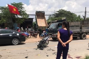 Bình Dương: Va chạm xe máy với xe ben, 2 thiếu nữ 9X thương vong