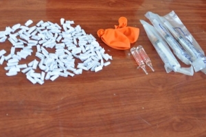 Bắt giữ 2 đối tượng vận chuyển 175 gói heroin qua biên giới tại Quảng Ninh
