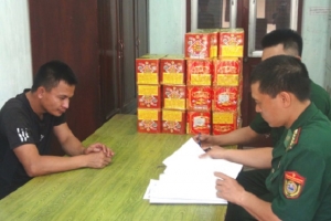 Bắt giữ nam thanh niên chở 50 kg pháo nổ trên xe ô tô
