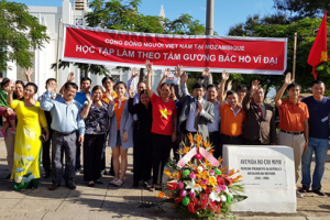 Người Việt tại Mozambique gặp gỡ nhân kỷ niệm 128 năm ngày sinh Bác Hồ