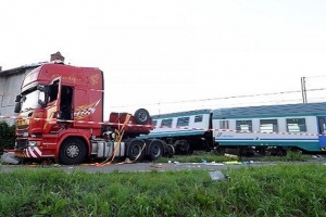 2 người tử vong trong vụ tàu hỏa đâm xe tải ở Italy
