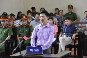 Vì sao Bộ trưởng Y tế im lặng trong vụ xử BS Hoàng Công Lương?