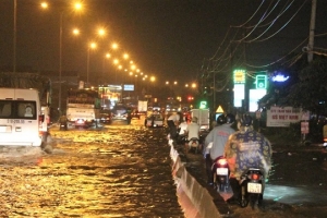 Đồng Nai: Mưa lớn, nhiều tuyến đường tại TP. Biên Hòa thành sông.