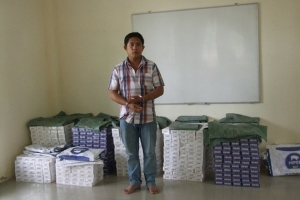 Phá đường dây dùng ô tô 'ngụy trang' vận chuyển 15.000 bao thuốc lá lậu