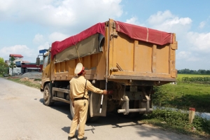 Huyện Tân Yên (Bắc Giang): Xử lý hoạt động xe quá tải trên đường 298