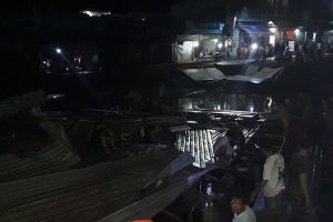 Cà Mau: Sạt lở trong đêm, 3 căn nhà bị nhấn chìm xuống sông