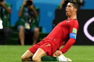 Ronaldo nói gì sau khi lập hattrick trong trận hòa Tây Ban Nha?