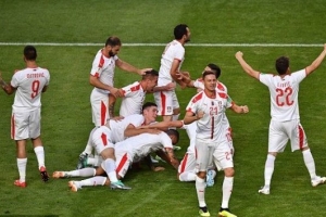 Costa Rica – Serbia: Cú sút phạt siêu đẳng của Aleksandar Kolarov