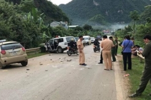 Sơn La: Taxi đấu đầu xe cứu thương, tài xế tử vong