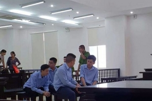 Hà Nội: Tài xế taxi tìm đến tận nhà khách hàng truy sát