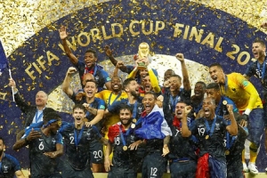 Cúp vàng World Cup 2018 gọi tên ĐT Pháp sau khi đánh bại Croatia