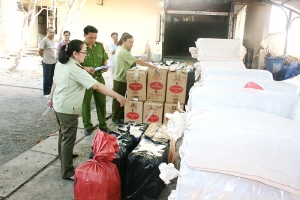 Chi cục QLTT Bình Dương tịch thu, buộc tiêu huỷ gần 300 triệu đồng hàng hoá vi phạm