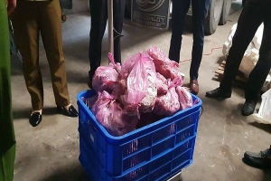 Phát hiện một cơ sở lưu trữ hơn 30 tấn thực phẩm không rõ nguồn gốc xuất xứ