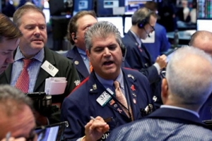 Cổ phiếu Facebook kéo sụt Nasdaq, tin tốt thương mại đẩy Dow Jones tăng