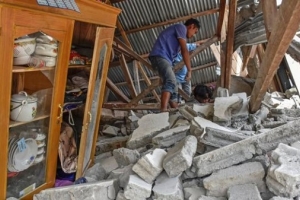 Indonesia: Động đất 6,4 độ Richter, 13 người chết, hàng trăm người bị thương