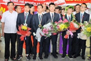 Chào đón các 'cậu bé vàng' Olympic Vật lý, Hóa học 2018