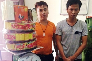 Nghệ An: Tóm gọn 2 thanh niên cùng 9 kg pháo nổ trên xe khách