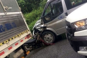 Hà Giang: Xe máy va chạm với xe 16 chỗ, hai người tử vong