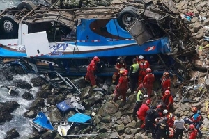 Peru: Xe buýt lao xuống vực sâu, gần 60 người thương vong