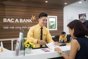 Ngân hàng giảm phí để khách hàng hưởng lợi